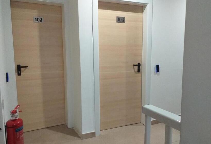 اتاق لوکس با چشم‌انداز شهر, Tj Boutique