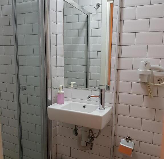 استودیوی استاندارد, Linden Houses