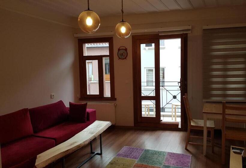 آپارتمان 1 خوابه با بالکن, Linden Houses