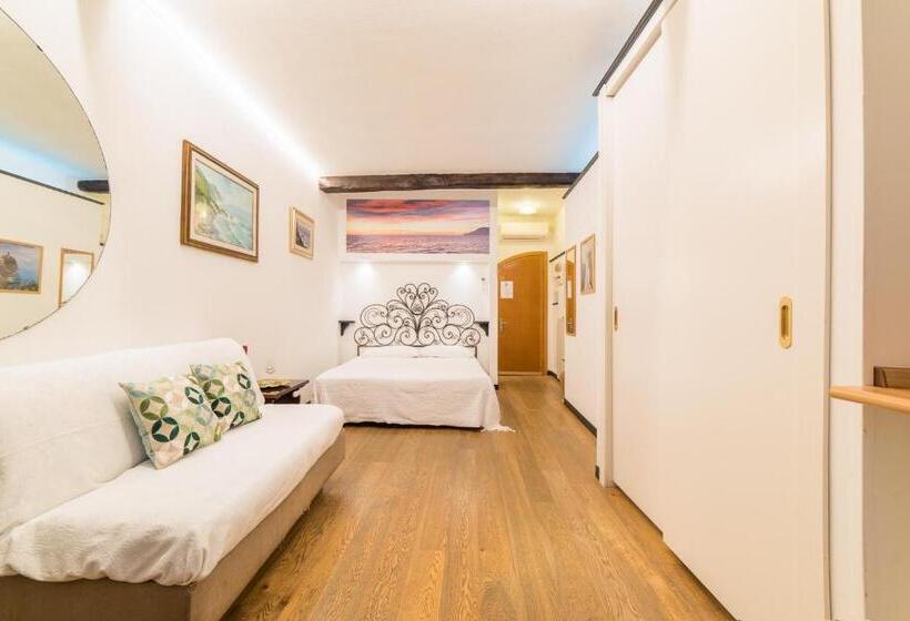 اتاق استاندارد چهار تخته با چشمانداز دریا, Sea View Suites   Francamaria Rooms