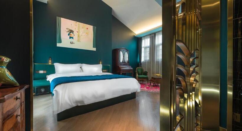 Номер Deluxe, Moon And Chalice Boutique