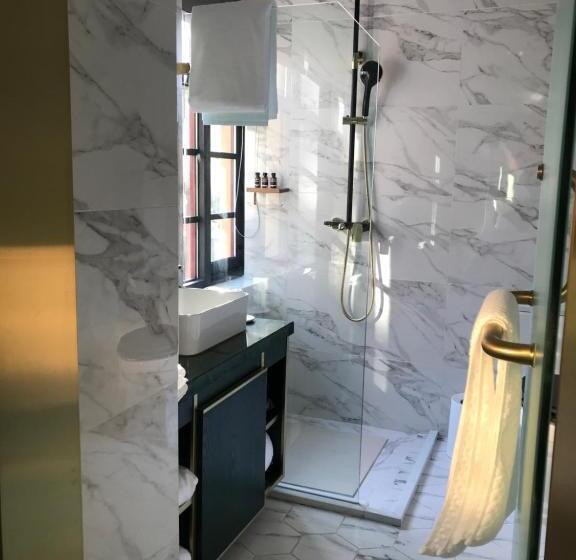 Номер Deluxe, Moon And Chalice Boutique