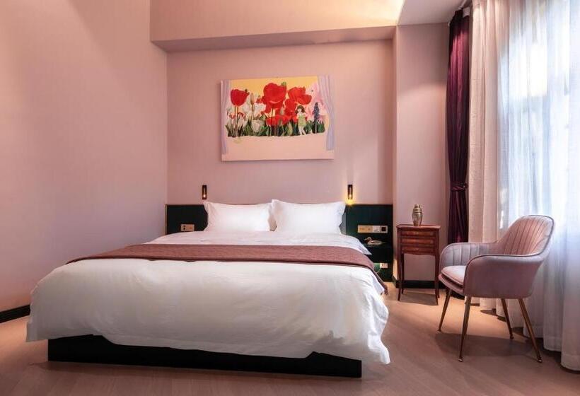 Номер Стандарт, Moon And Chalice Boutique