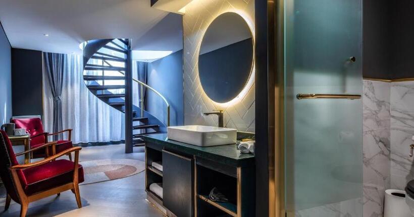 Люкс Дюплекс, Moon And Chalice Boutique