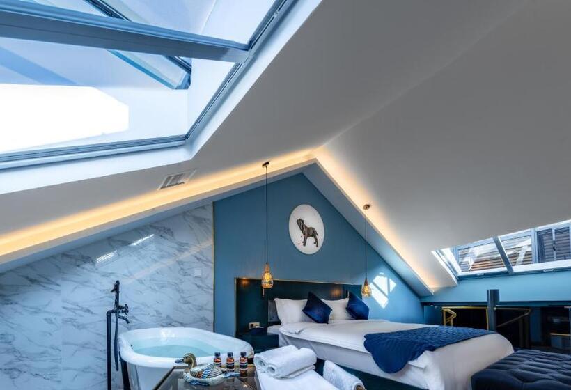 Люкс Дюплекс, Moon And Chalice Boutique