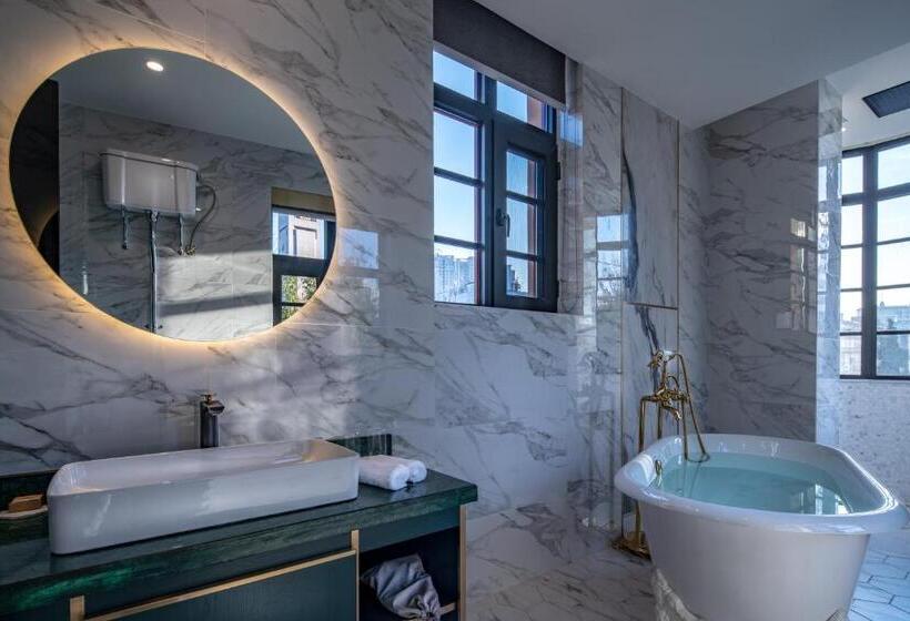 Президентский Люкс, Moon And Chalice Boutique