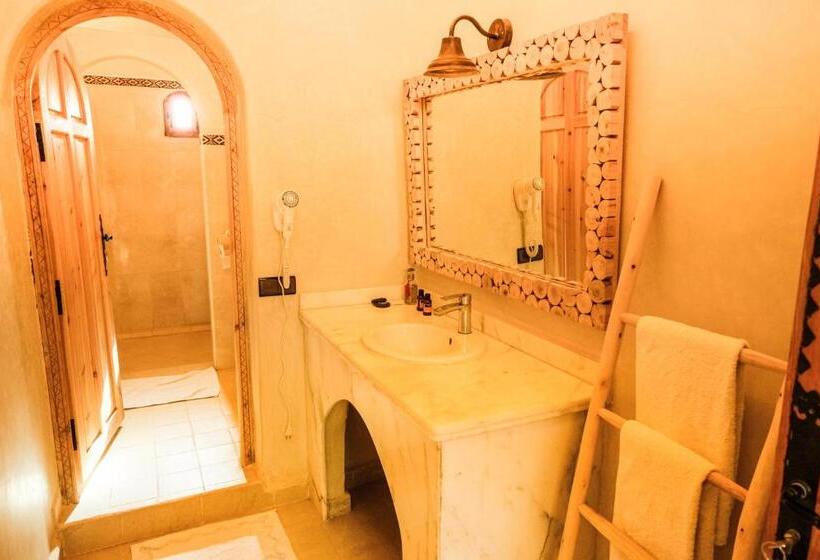 اتاق لوکس سه تخته, Riad Sbai Palace