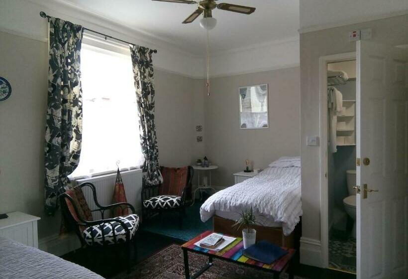 Номер Стандарт, Rosslyn Court