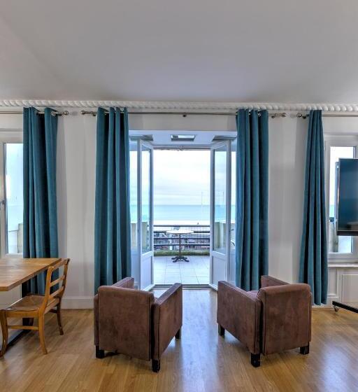اتاق استاندارد چهار تخته با چشم‌انداز دریا, Gîte De La Plage