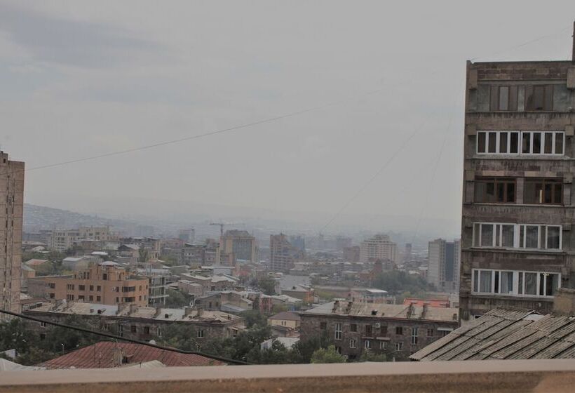 공동 객실, Happy Camper Hostel