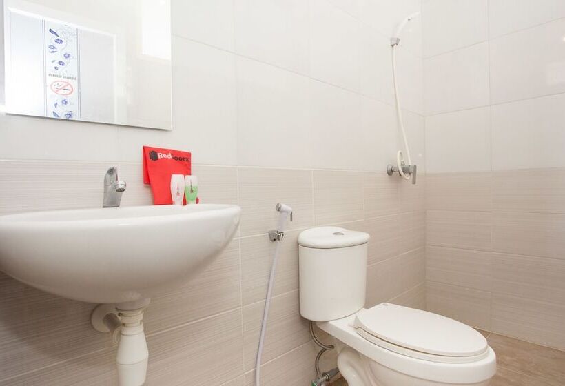 Номер Стандарт, Reddoorz Near Museum Angkut Batu 2