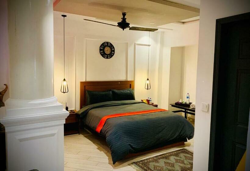 اتاق لوکس, 12th Avenue