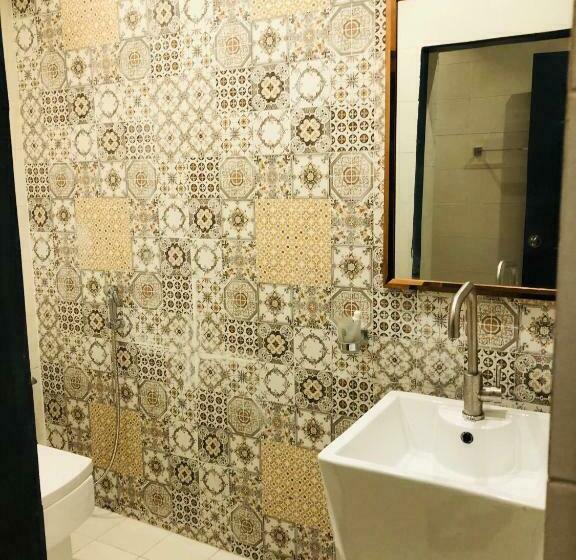 اتاق لوکس, 12th Avenue