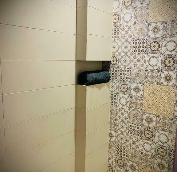 اتاق لوکس, 12th Avenue