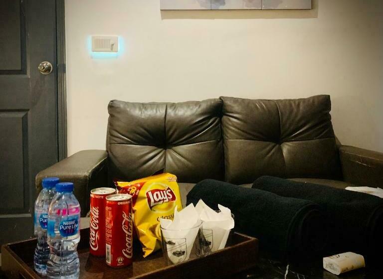 اتاق سوپریور, 12th Avenue