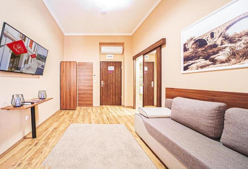 Номер Superior, Forum