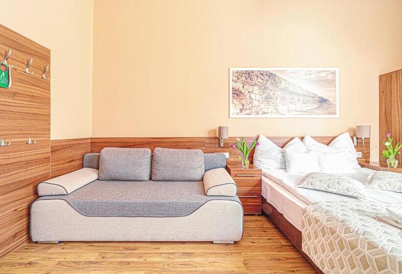 Семейный Номер Deluxe, Forum