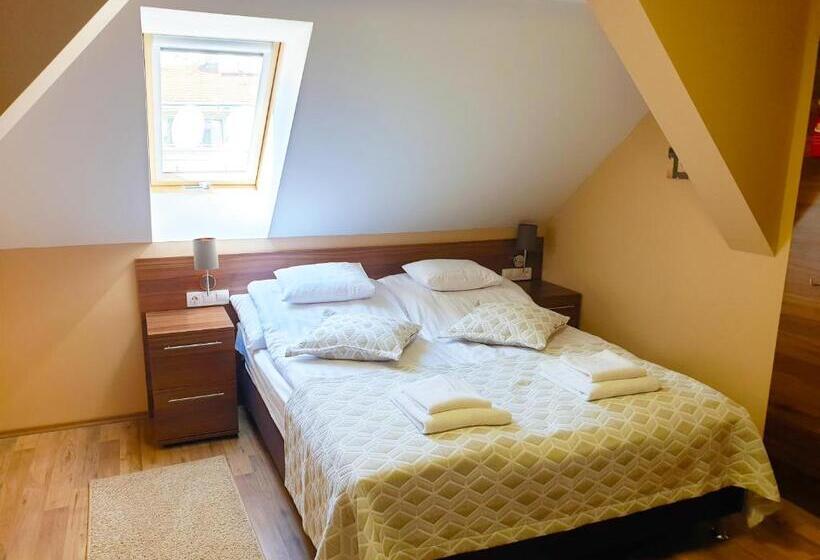 Номер Economy, Forum