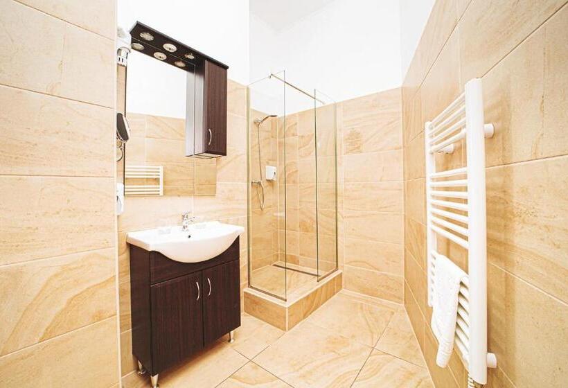 Номер Economy, Forum