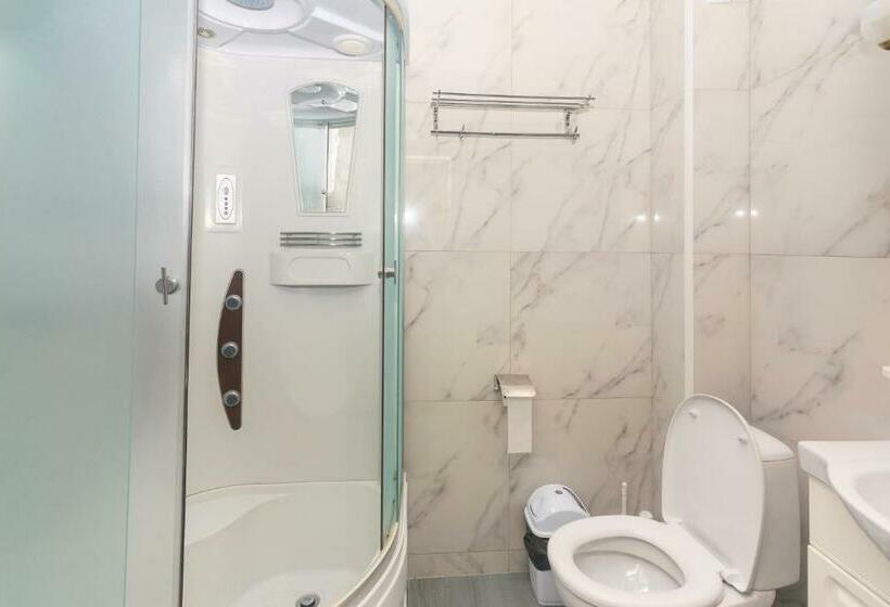 سوییت با چشمانداز کوه, Sunkar