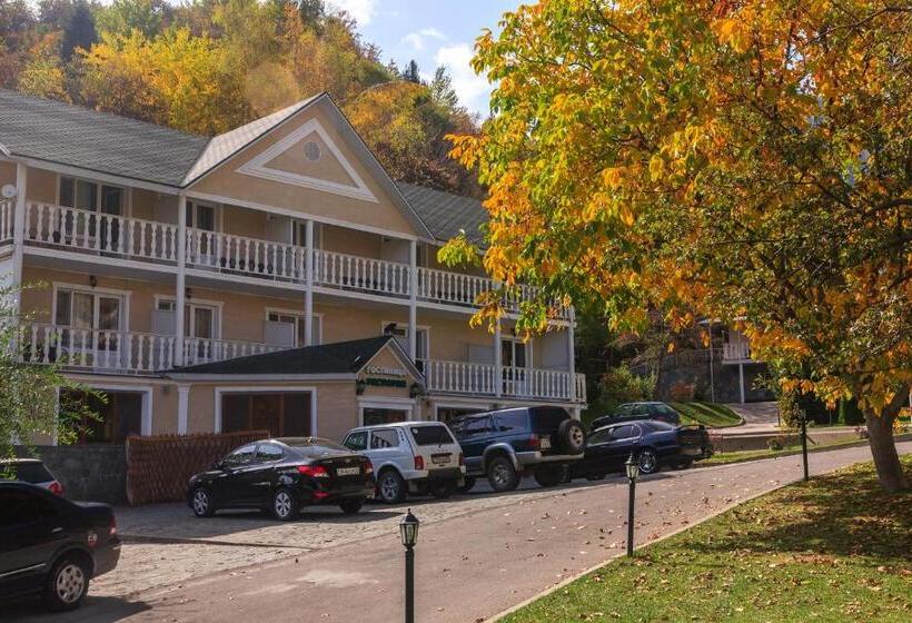 سوییت با چشمانداز کوه, Sunkar