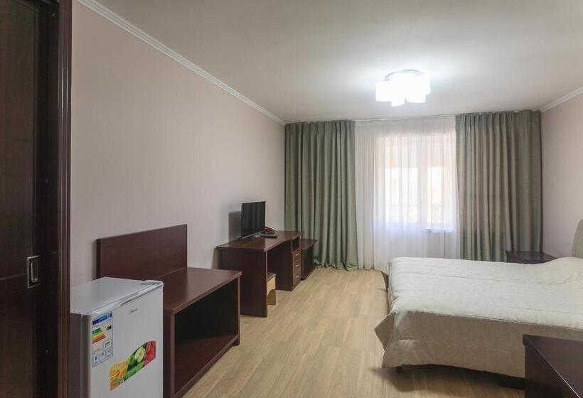 سوییت با چشمانداز کوه, Sunkar