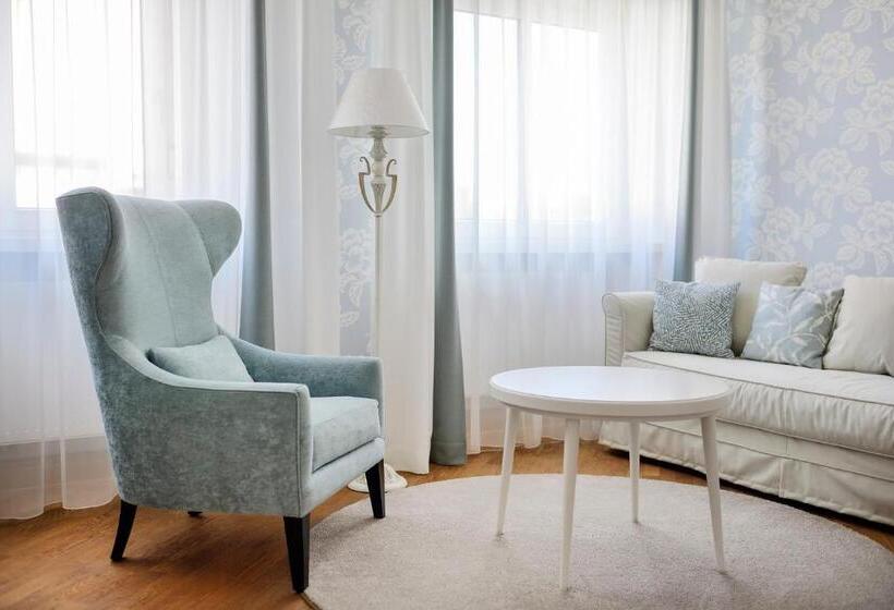 Полулюкс, Aparthotel Rose