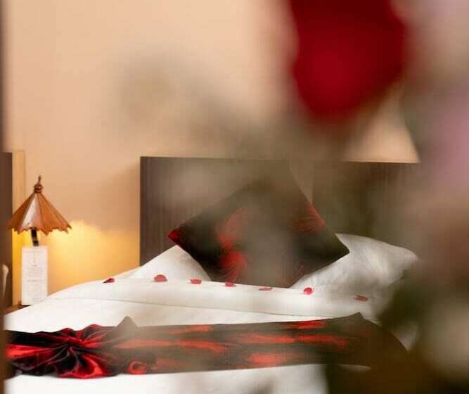 Quarto standard, Chicago Yangon Myanmar