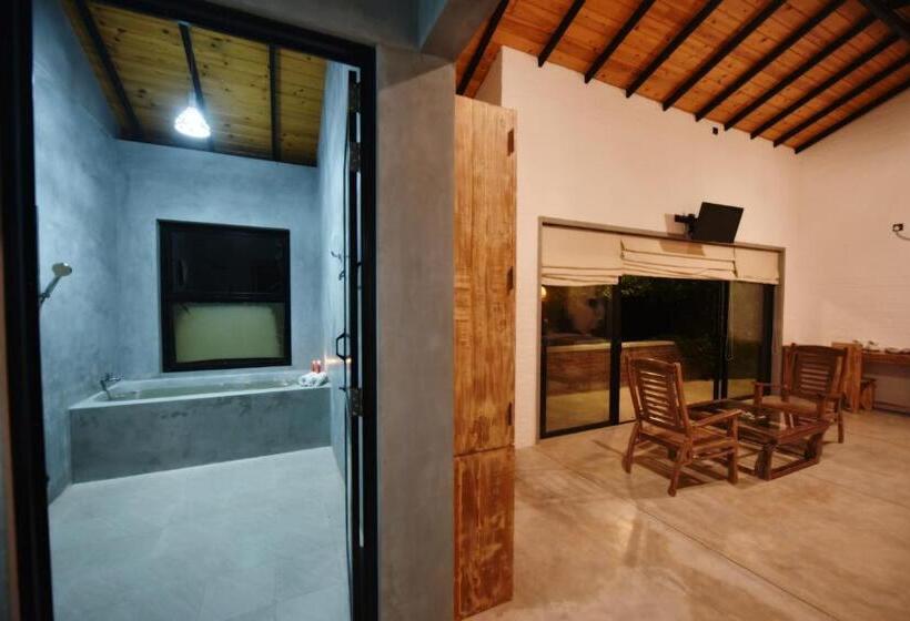 غرفة عائلية, Ele Camp Udawalawe