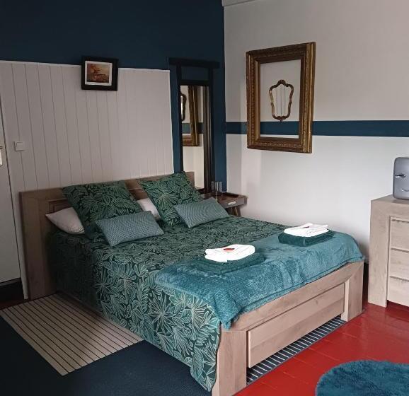 חדר משפחתי, Marie Claire La Grillade