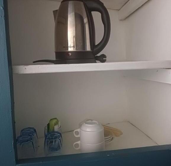 חדר משפחתי, Marie Claire La Grillade