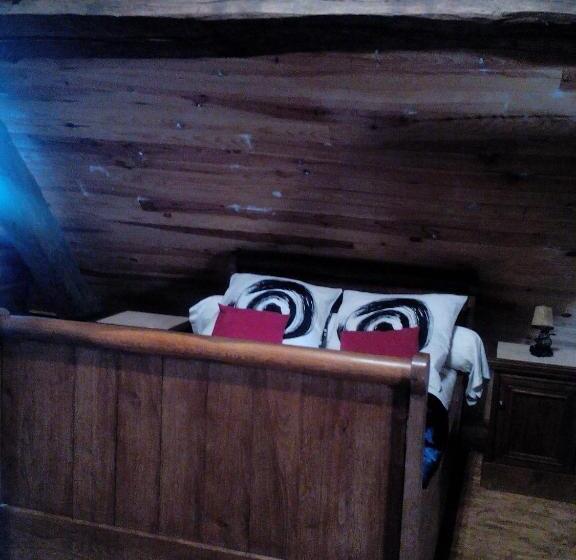 חדר משפחתי, Marie Claire La Grillade