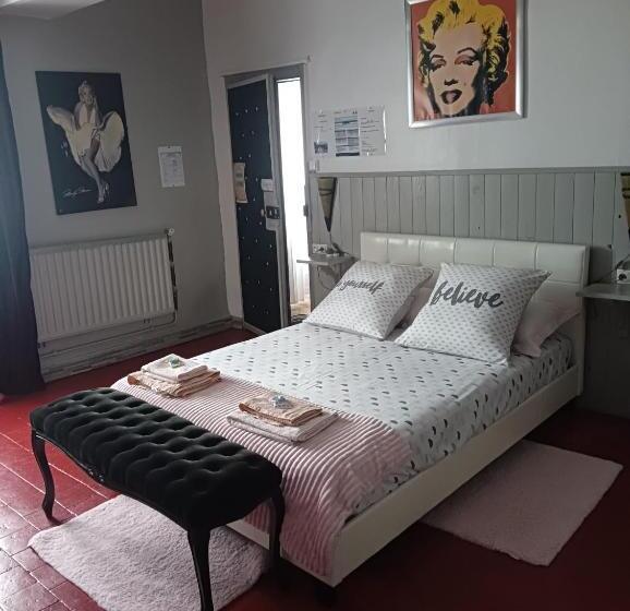 חדר סטנדרט, Marie Claire La Grillade