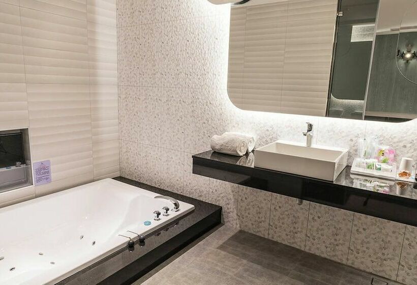 اتاق استاندارد, High Cloud Motel