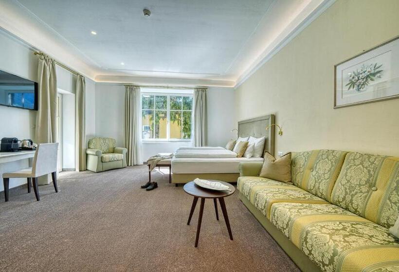 带大床的豪华间, Villa Tell Rooms And Suites