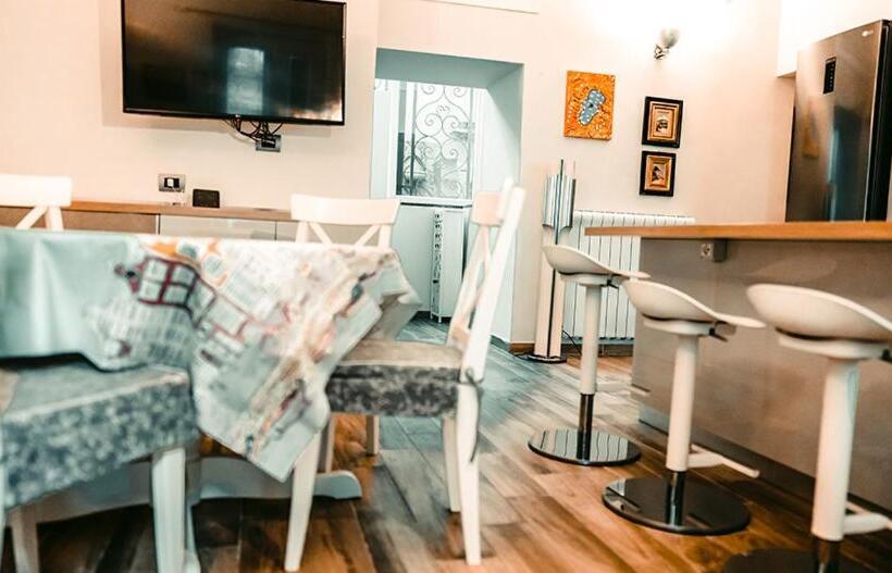 四人豪华间, Domus Antica