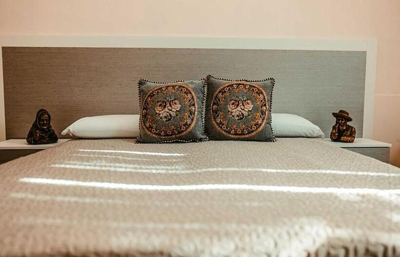 四人豪华间, Domus Antica