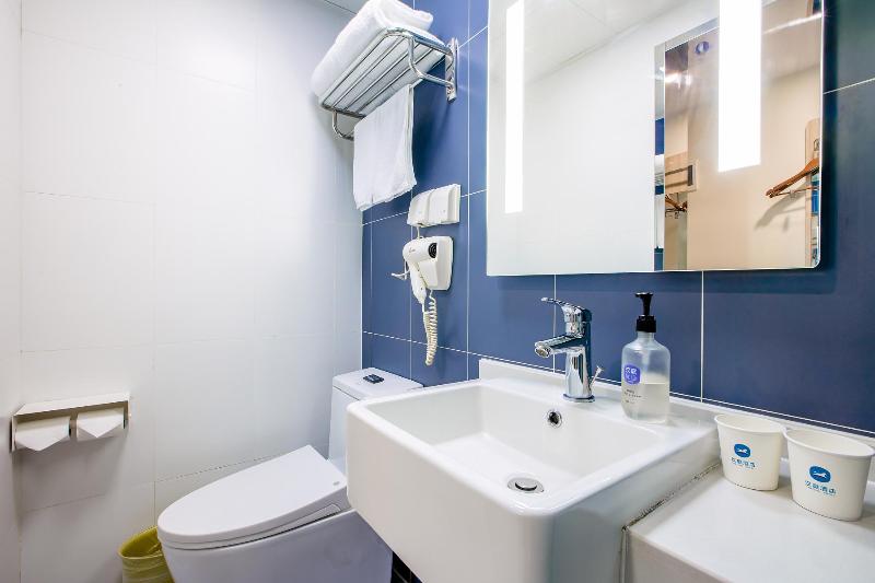 Quarto Estandar, Hanting Shanghai Zhenping Rd