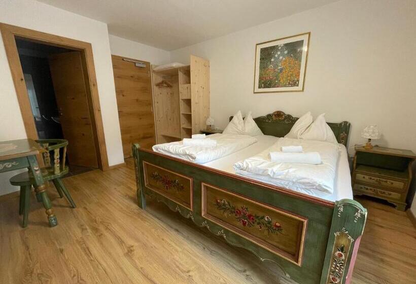 レイクビュースタンダードルーム, Lago Della Creta