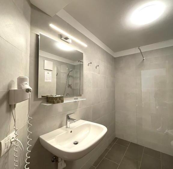 غرفة قياسية مطلّة علي البحيرة, Lago Della Creta