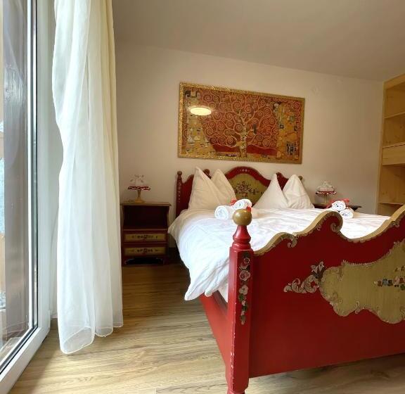 غرفة قياسية رباعية, Lago Della Creta