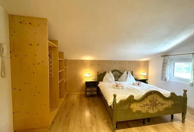 Standard Kolmen Hengen Huone, Lago Della Creta