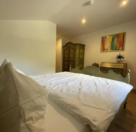 غرفة قياسية, Lago Della Creta