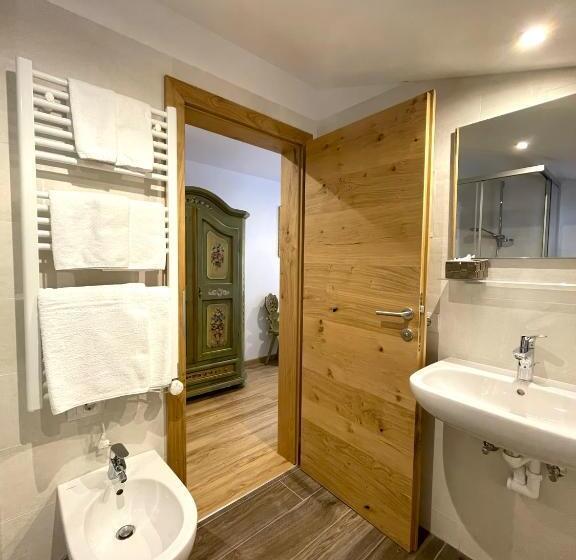 غرفة قياسية, Lago Della Creta