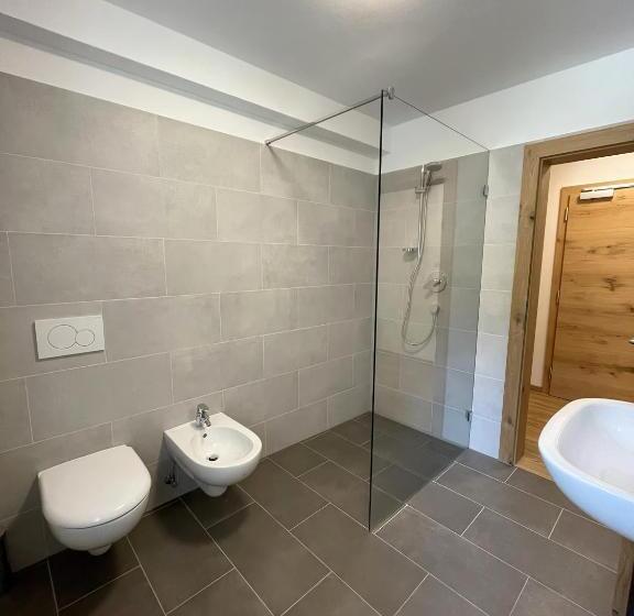 غرفة قياسية ثلاثية, Lago Della Creta