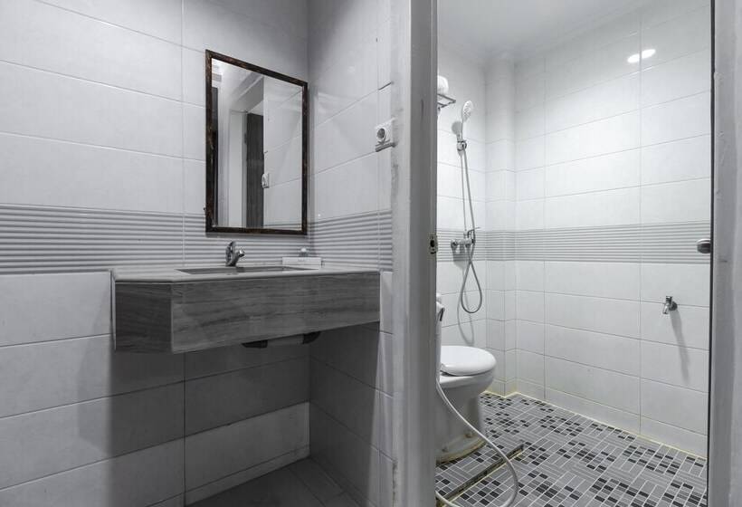 Номер Deluxe, Reddoorz Plus Syariah @ Jalan Sriwijaya Medan