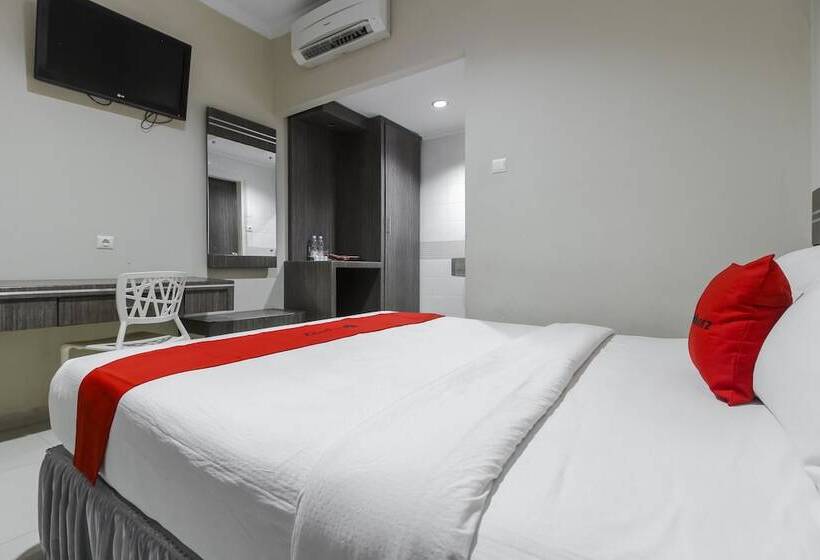Номер Deluxe, Reddoorz Plus Syariah @ Jalan Sriwijaya Medan