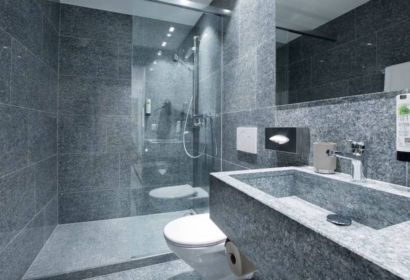 سوییت جونیور, Vaduzerhof By B Smart