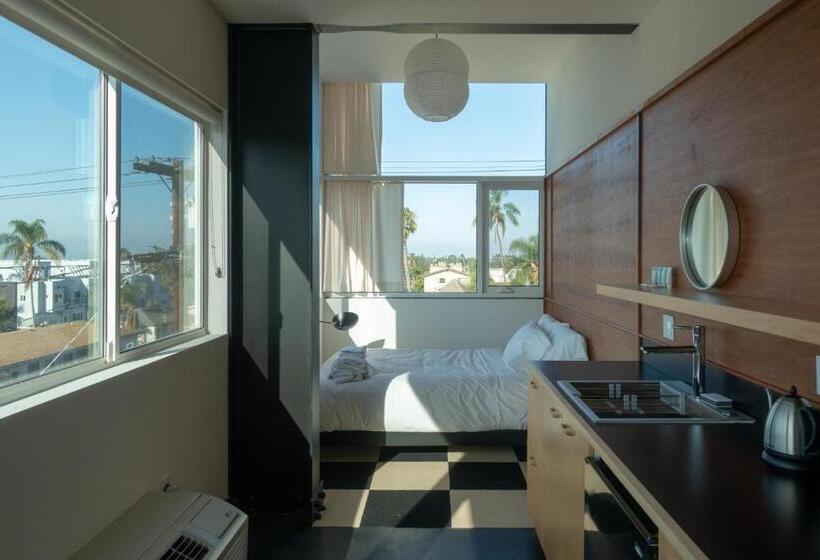 スタンダードスタジオ, Abpopa Hillcrest