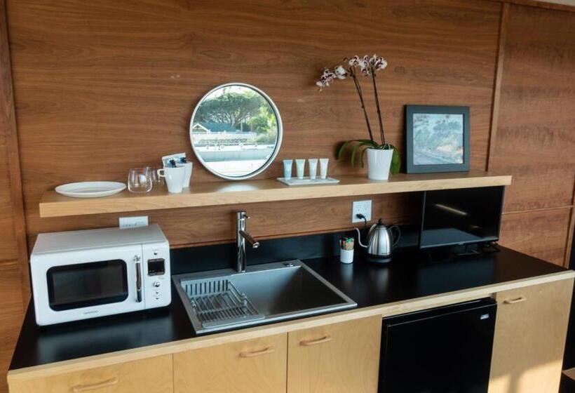 スタンダードスタジオ, Abpopa Hillcrest